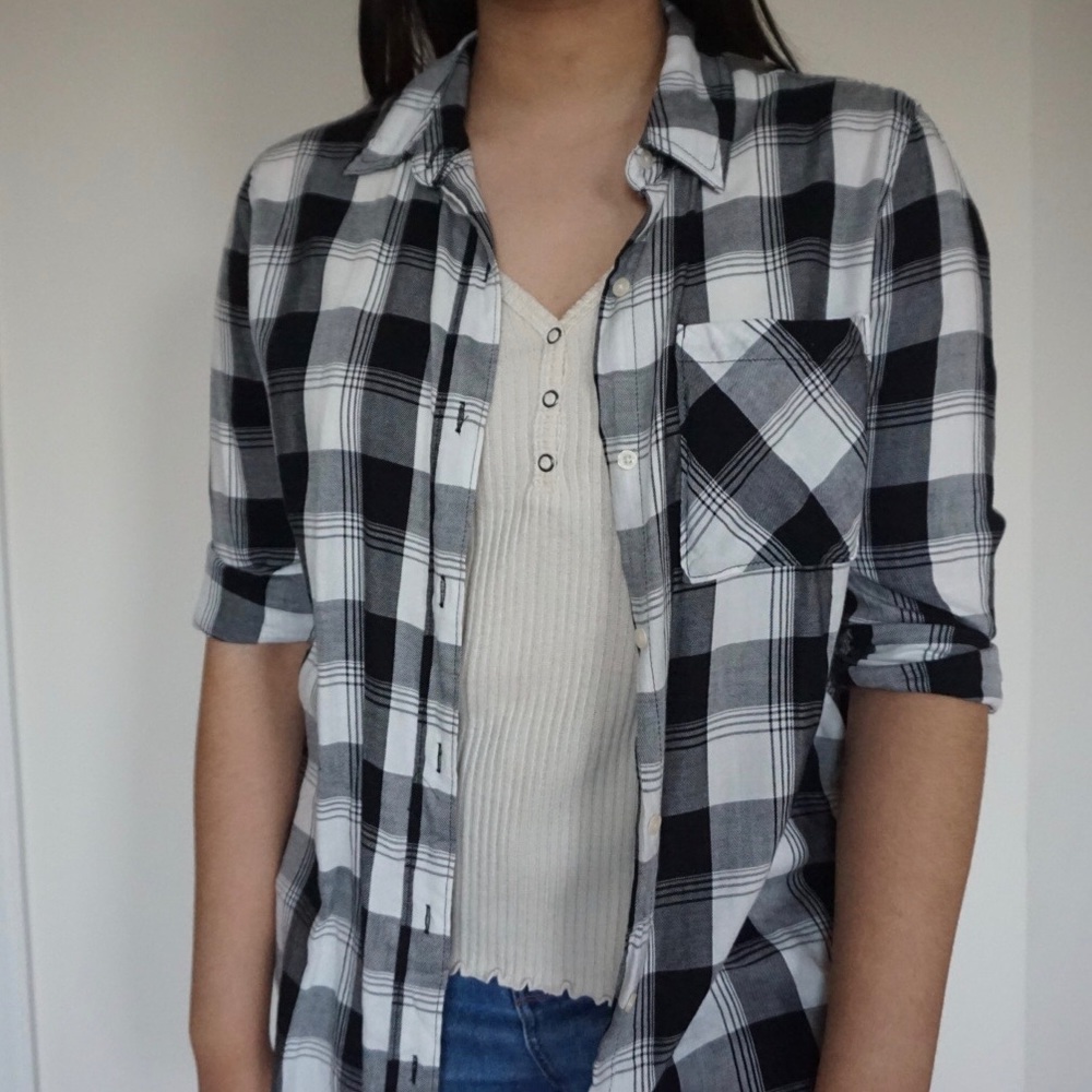 Aeropostale Black and White Plaid Button-up